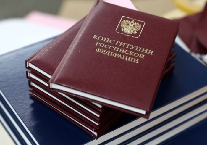 Как поправки в Конституцию РФ защитят социальные права граждан? Как поправки в Конституцию РФ защитят социальные права граждан?